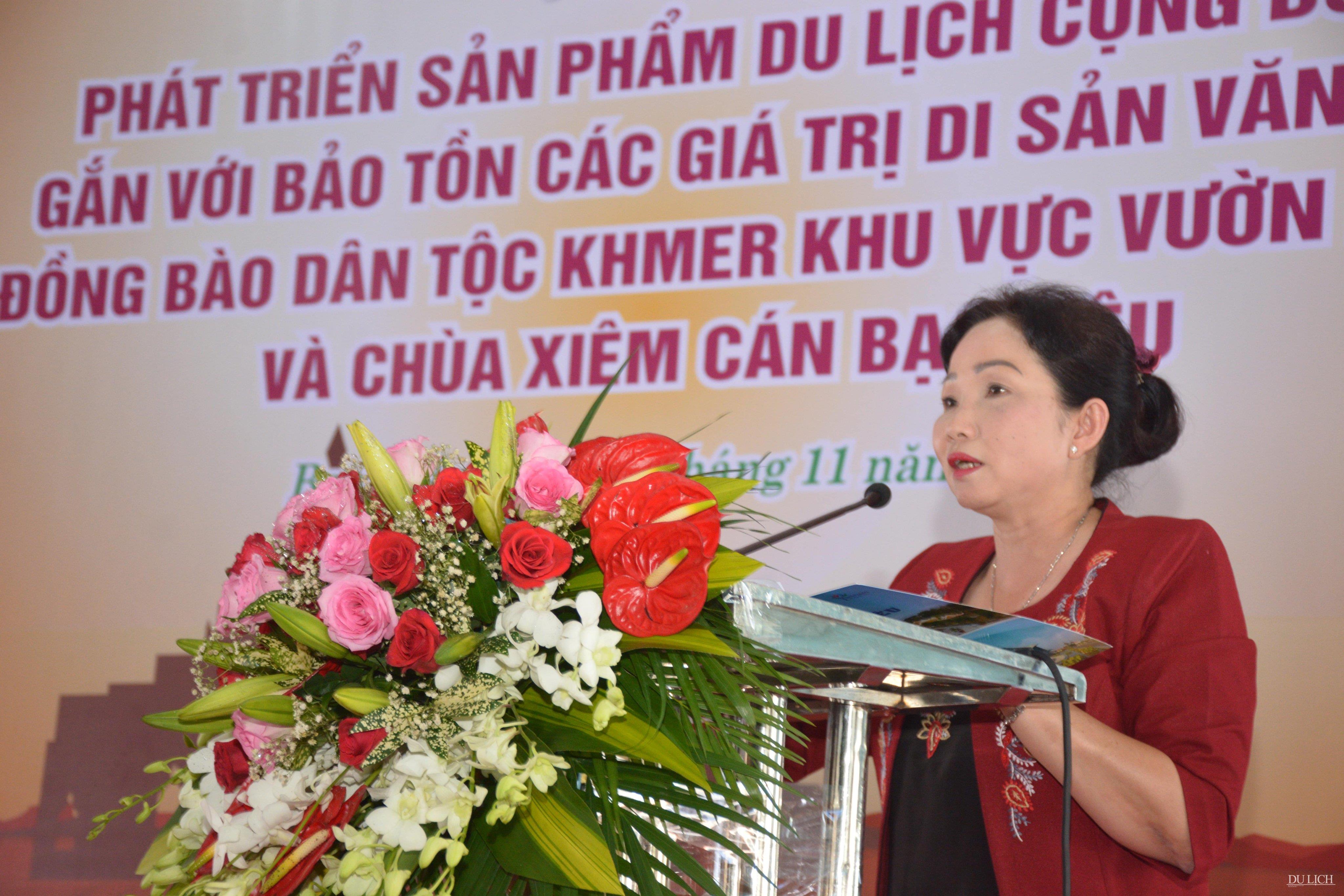 Giám đốc Sở Văn hóa, Thông tin, Thể thao và Du lịch tỉnh Bạc Liêu Trần Thị Lan Phương phát biểu tại Hội thảo